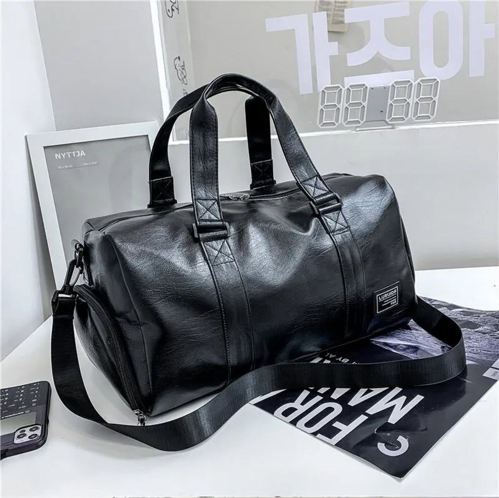 Pure leather Casual Bags. FREE DELIVERY WITHIN ACCRA. 🖍️Note that outside Accra is Payment before delivery. Respectfully don’t order if you are not ready to receive the package. Thank you.