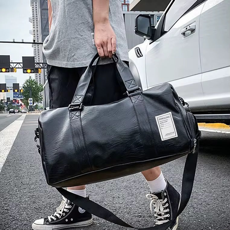 Pure leather Casual Bags. FREE DELIVERY WITHIN ACCRA. 🖍️Note that outside Accra is Payment before delivery. Respectfully don’t order if you are not ready to receive the package. Thank you.